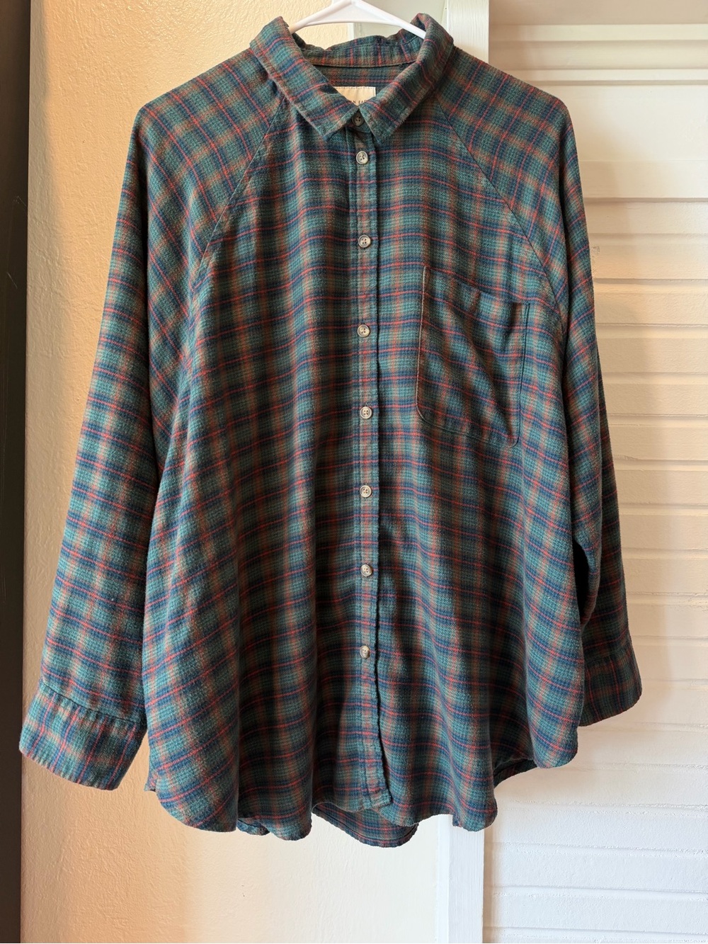 American Eagle Oversized Plaid Button Front Flannel Shirt Women’s Large - Picture 2 of 9